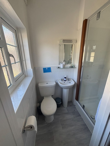 Bathroom 3, The Yacht Inn, Cornwall