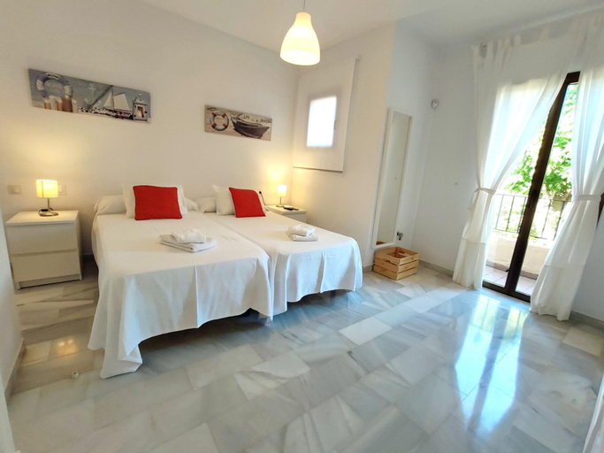 Room 3, Villa Sotavento 20109, Cádiz