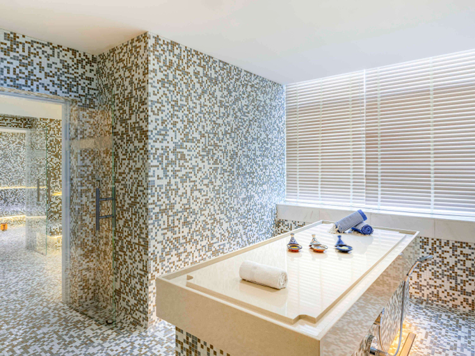 Bathroom 5, Pullman Doha West Bay, Doha