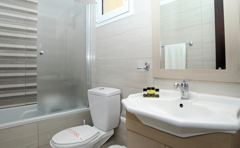 Bathroom 5, Naias Beach Hotel, Central Macedonia