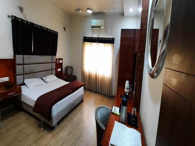 Others 5, VIPS CLUB, Raipur