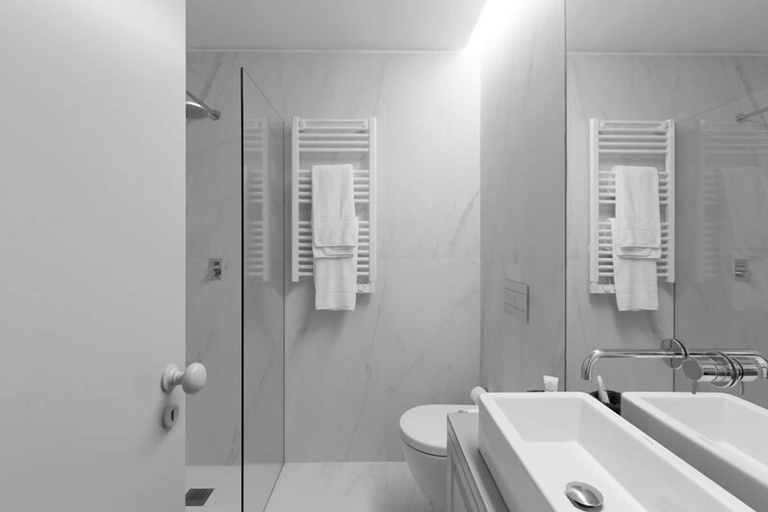 Bathroom 2, Villa Mouzinho by ON Apartments, Porto
