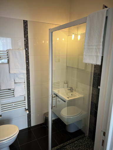 Bathroom 5, Le Médoc de Clémence, Gironde