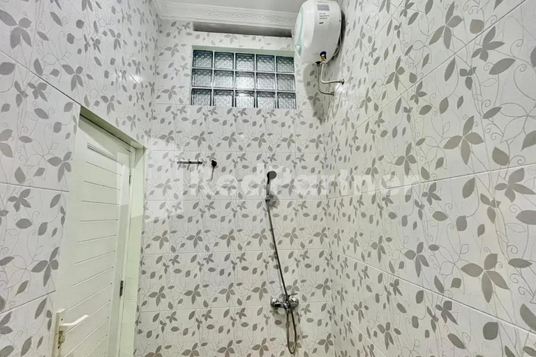 Bathroom 8