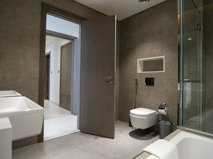Bathroom 5, Easygo- Luxury 2bdr With Lagoon Access, Dubai