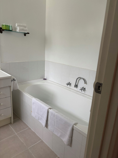 Bathroom 3, Wilsons Promontory Motel, South Gippsland - East