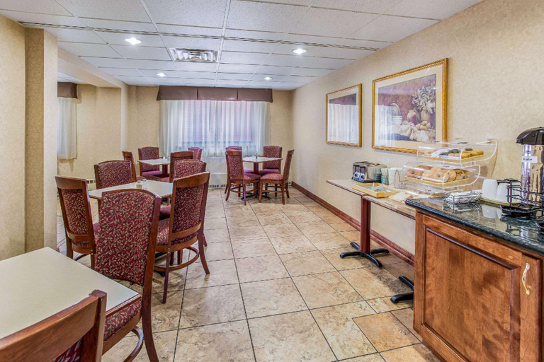 Food & Drinks 4, Quality Inn & Suites Green Bay Downtown, Brown