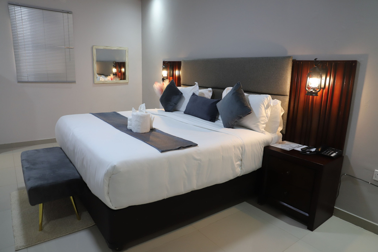 Bedroom 4, Dikukama Executive Hotel, Tshabong