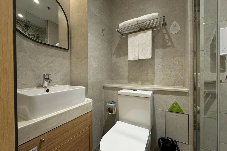 Bathroom 5, Hotel YX Lai Chi Kok, Kowloon