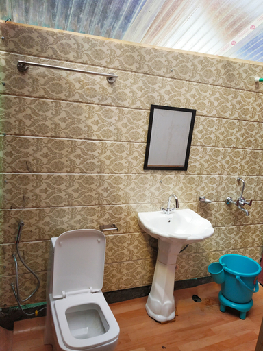 Bathroom 3, Sheenwoods Riverside Resort & Spa, Ganderbal