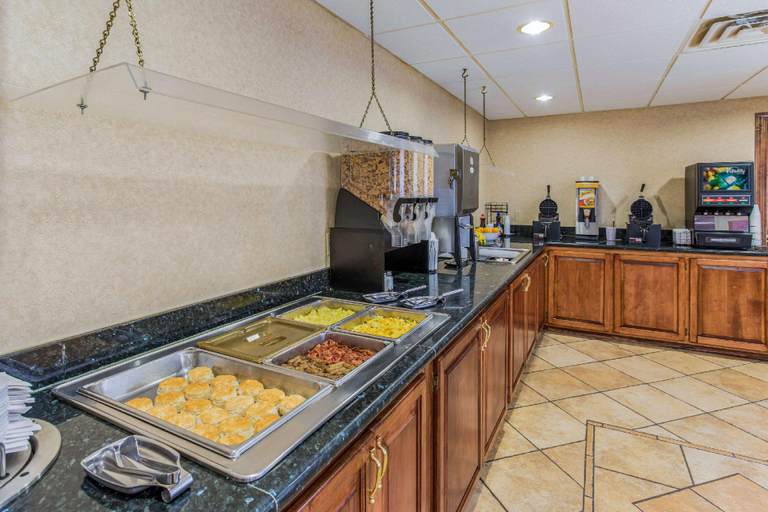 Food & Drinks 5, Quality Inn & Suites Green Bay Downtown, Brown