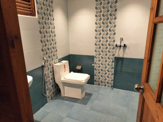 Bathroom 3, Surf House Beach Resort, North Goa