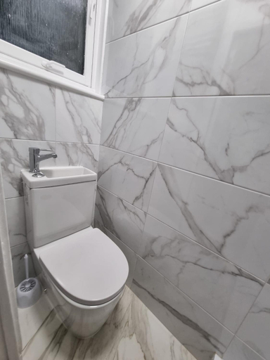 Shower 3, Smart House, London