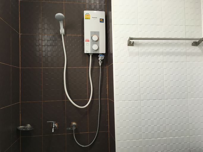 Bathroom 3, Baan Samrarn, Mueang Krabi