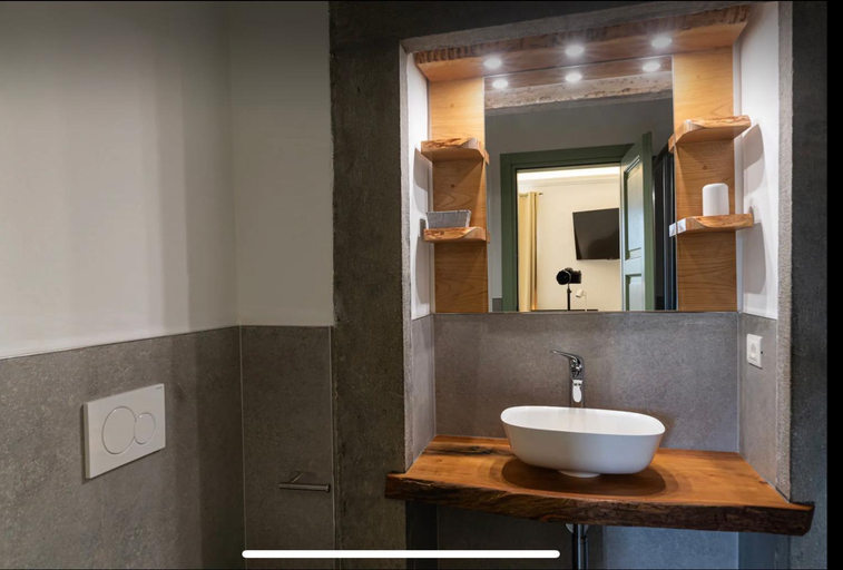 Bathroom 4, Villa Amanda, Massa Carrara