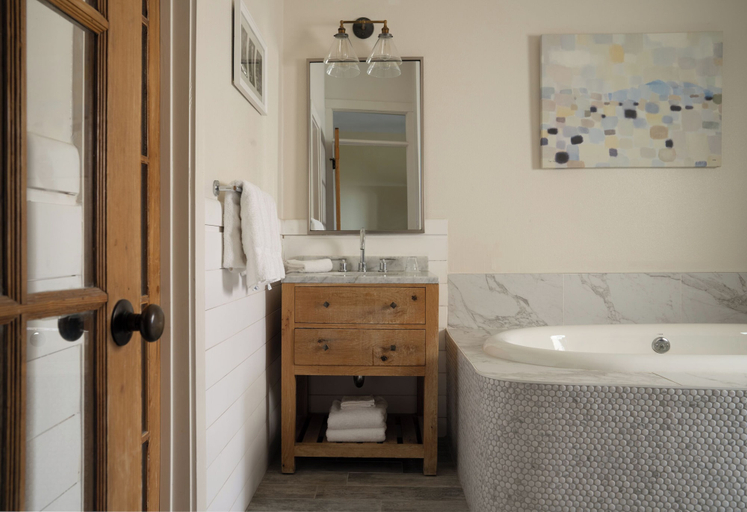 Bathroom 4, Sage Hill Inn & Spa, Hays