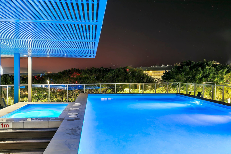 Room 3, Lux Retreat - Waterfront Gym Prime Location, Cairns
