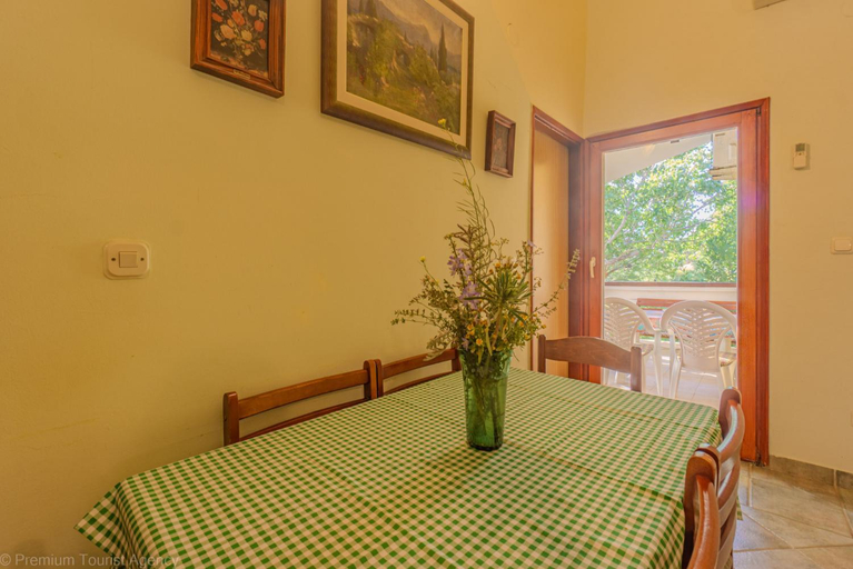 Bedroom, Zdenko, Novalja