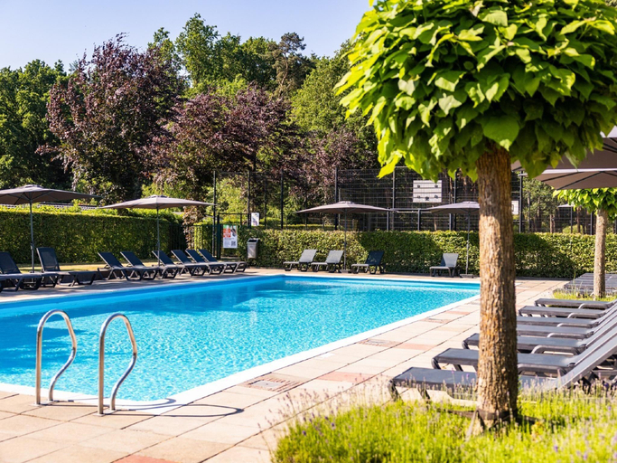 Sport & Beauty 2, Beautiful chalet on the water in a holiday park, Eersel