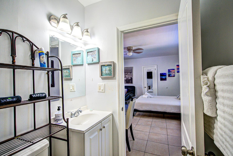 Bedroom 2, Little Paris by the ocean self check in, Broward