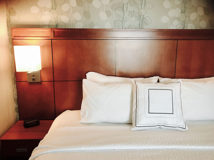 Bedroom 5, Courtyard by Marriott Oakland Downtown, Alameda