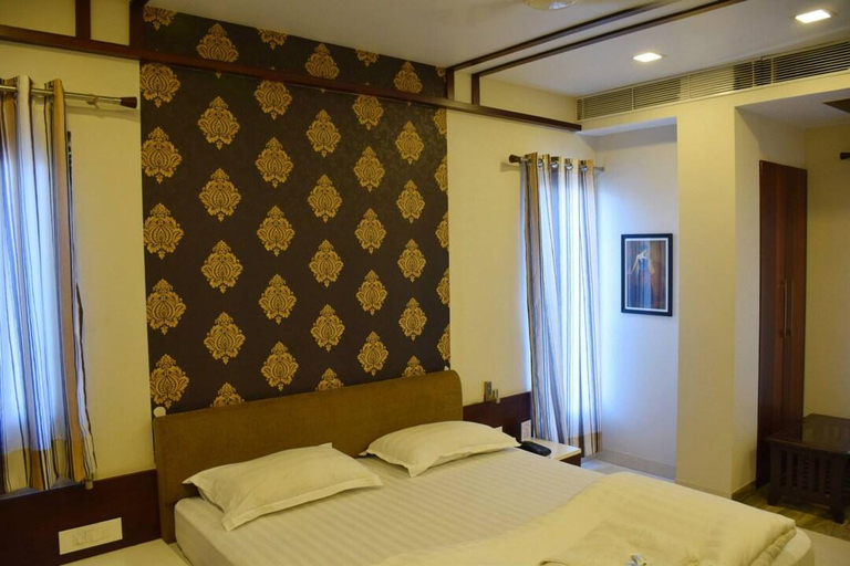 Others 4, Hotel Sangat Plaza, Bhopal
