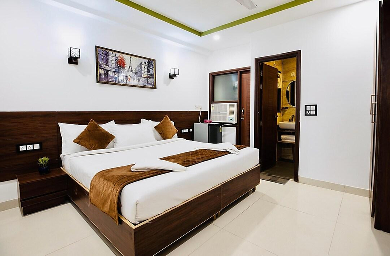 Bedroom 3, HR Grand Hotel, Delhi