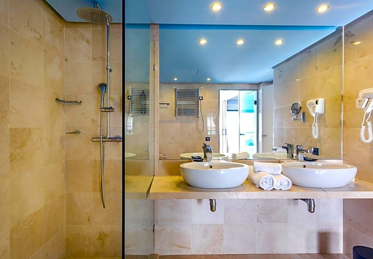 Bathroom 5, Marins Playa, Baleares
