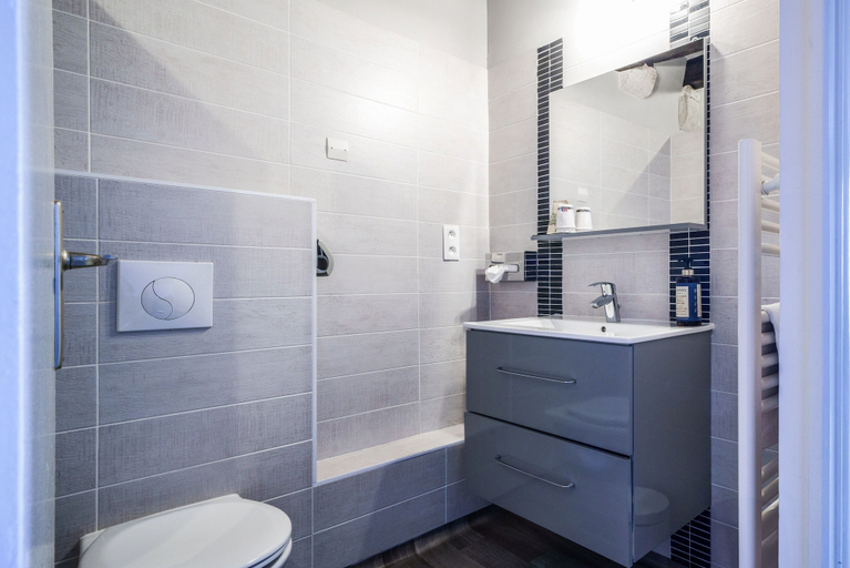 Bathroom 9