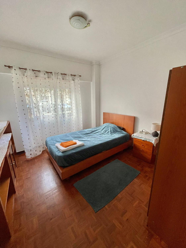 Others 5, Quarto de Casal Acolhedor, Almada