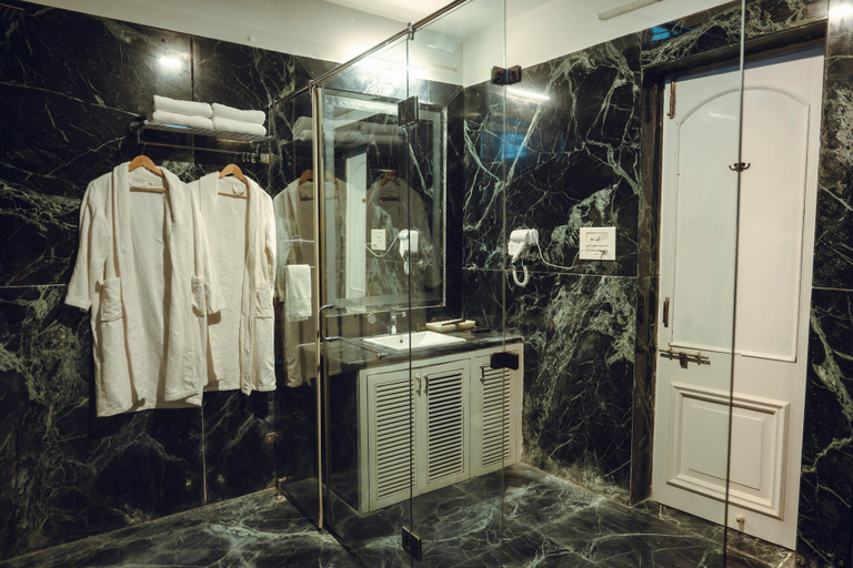 Bathroom 5, Victoria Mansion - A Signature Collection by HST Hotels, Udaipur