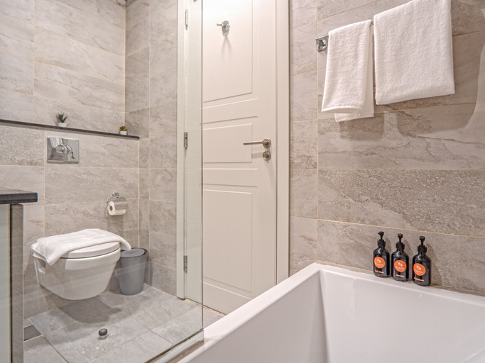 Bathroom 4, Easygo-upgraded 1bdr Polo Residence, Dubai