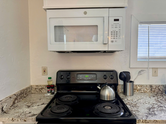 Room 4, Fully-furnished Studio With Rustic Design 36B, Oklahoma