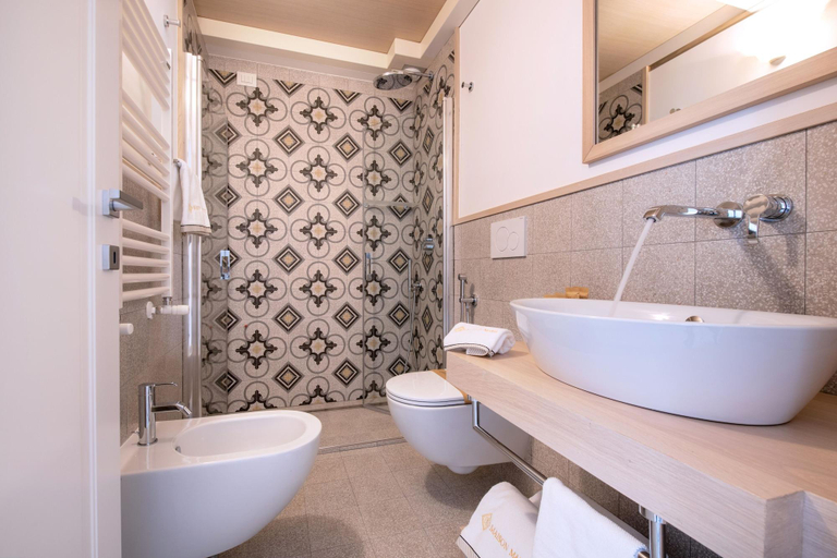 Bathroom 5, Maison Marie, Napoli