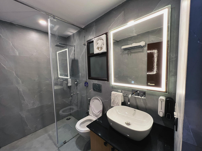 Bathroom 3, Samskara & Samsara, Garhwal