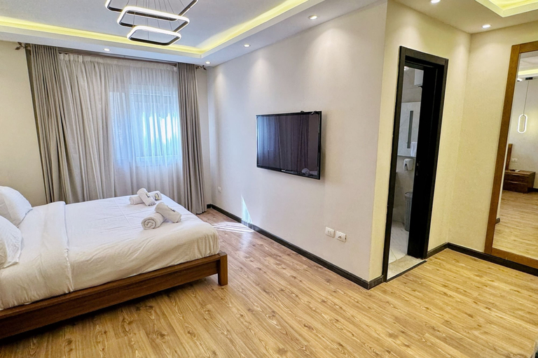 Bedroom 2, Calm & Classy 2BR - 5 min to Airport, An-Nuzhah