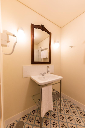 Bathroom 12