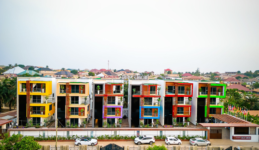 Exterior & Views