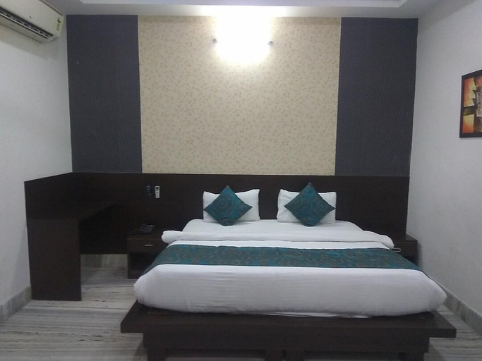 Bedroom 2, Hotel Prema Palace, Agra