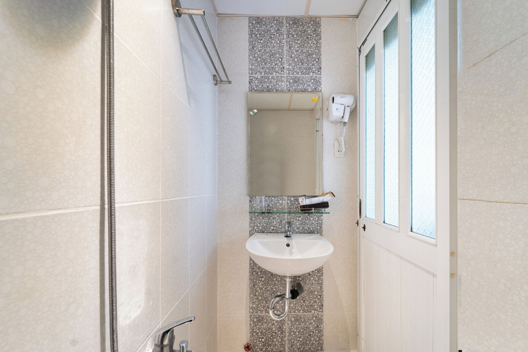 Bathroom 3, L 'Aura - Bui Vien Walking Street, District 1