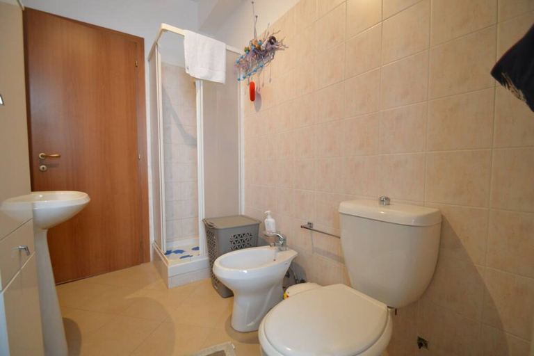 Bathroom 3, Orchidea apartments, Catania