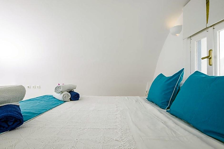 Bedroom 3, Bella Santorini Studios, South Aegean
