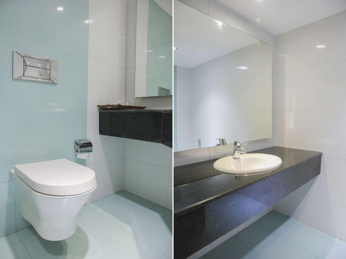 Bathroom 3, Chrysoberyl Hotel And Convention Centre , Kottayam