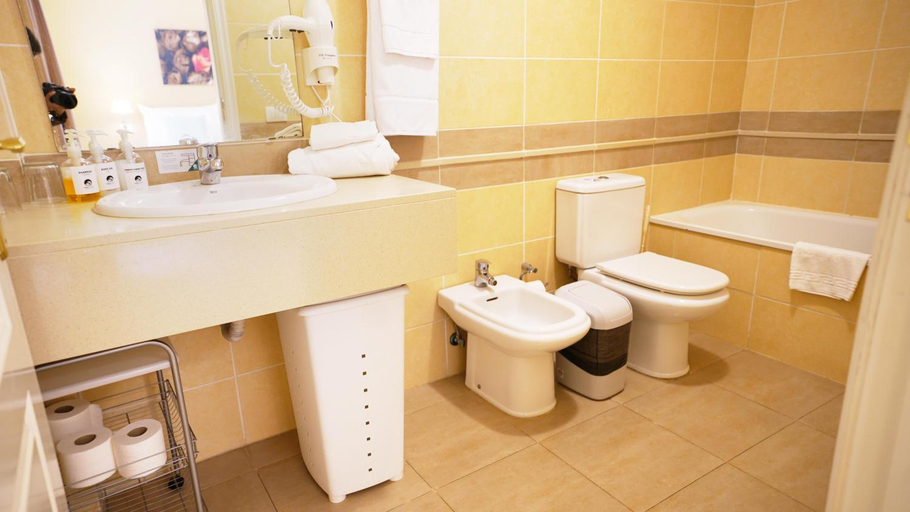 Bathroom 4, Coral Los Silos, Santa Cruz de Tenerife