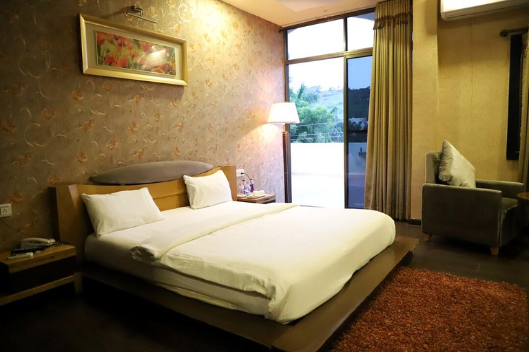 Bedroom 2, Hotel Heera Executive, Nandurbar