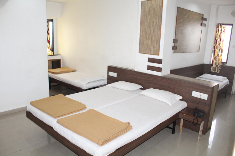 Bedroom 2, Hotel Raama Grand, Kolhapur