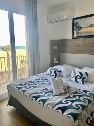 Bedroom 3, Hôtel Saint-Georges, face à la mer, Pyrénées-Orientales
