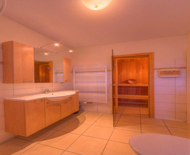 Bathroom 2, Liebevoll Eingerichtetes Appartement, Mecklenburgische Seenplatte