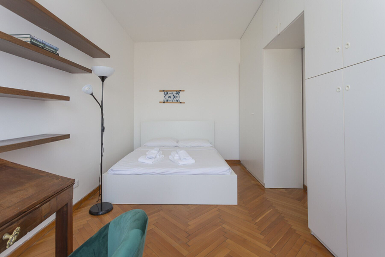 Bedroom 3, Skyline view Biancamano 1 bdr with balcony by Rentopolis, Milano