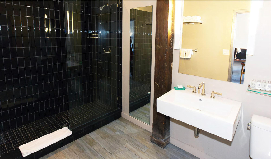 Bathroom 3, The Roundhouse, Dutchess